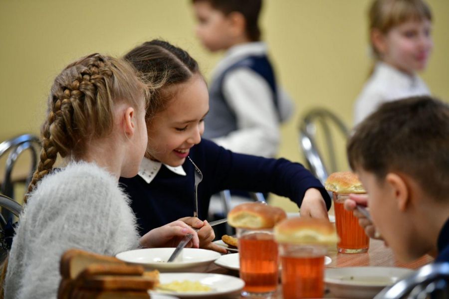 Питание детей многодетных семей в школе. Питание в школе. Еда в школе Ярославль. Еда в школе. Школьное питание Ярославль.