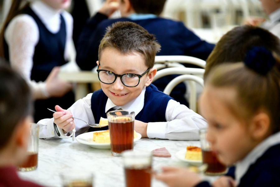 Ребенок овз питание в школе. Школьная столовая. Питание в школе. Школьная столовая для детей инвалидов. Питание в школьной столовой.